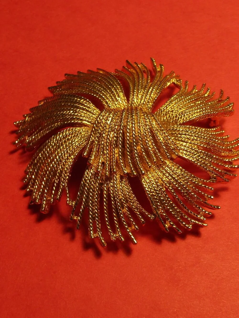 1970's signed MONET Classic Iconic Cordelia Gold Rope Starburst Statement Brooch